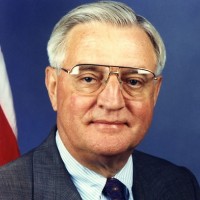 Walter Mondale (D)