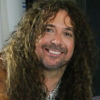 The voices of Br'er Rabbit and Br'er Fox are provided by Jess Harnell